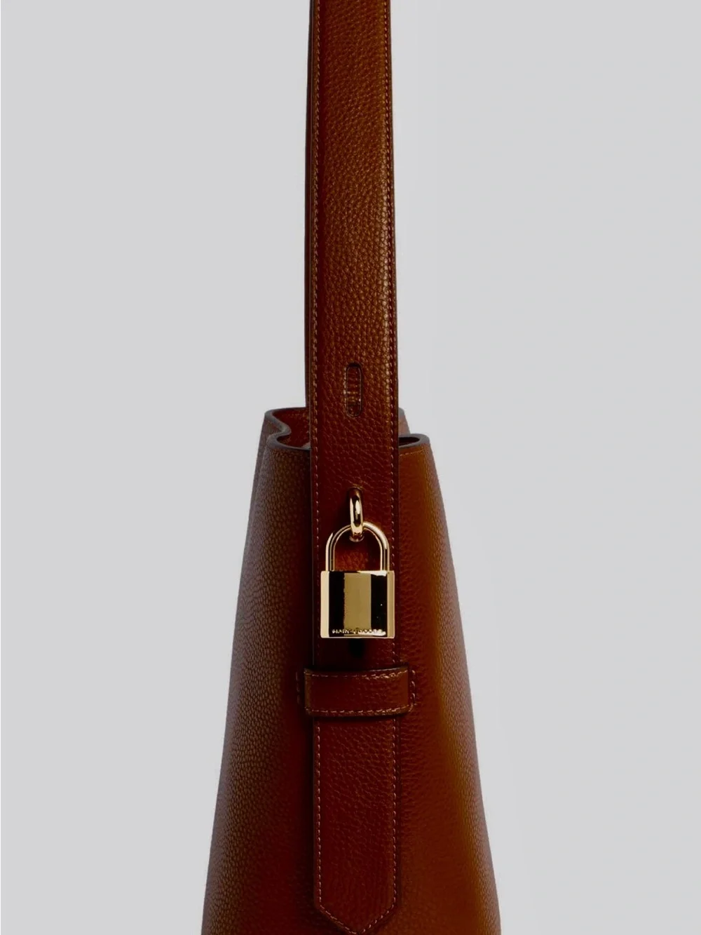 Marc Jacobs Brown Pebbled Leather Shoulder Bag with Gold Hardware - Picture 2 of 8